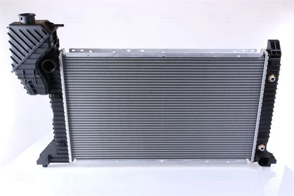 Radiatorius, variklio aušinimas NISSENS 62686A