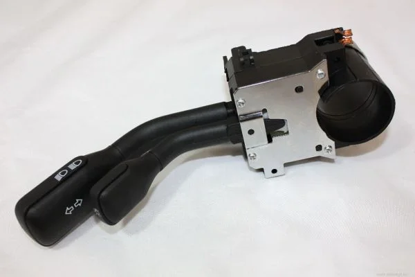 Prepínač smerových svetiel AUTOMEGA 150050610