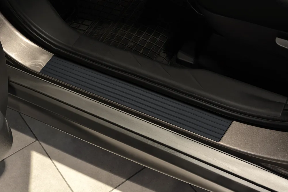 Rubber door sills 01 (4 pcs in set ( front 95 x 6 cm, rear 50 x 6 cm)) AVISA 2/29001