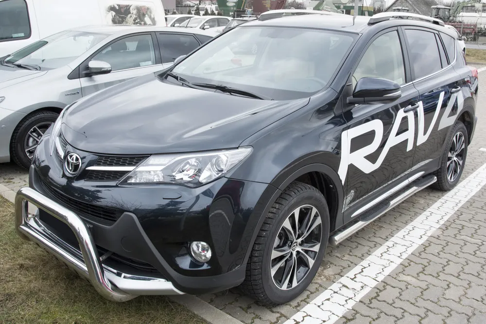 Galinio buferio apsauga TOYOTA RAV4 IV 2013-03.2015 (sidabrinis satinas) AVISA 2/35277