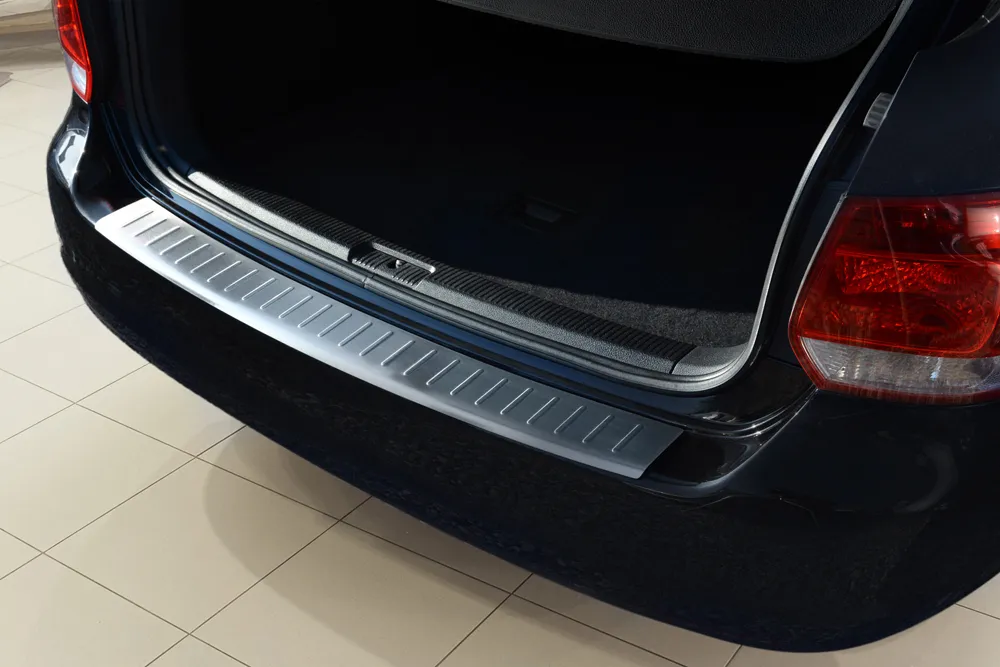 Rear bumper protector VOLKSWAGEN GOLF V variant 2007-2009 / VOLKSWAGEN GOLF VI variant kombi 2009-2013 (silver satine) AVISA 2/35452