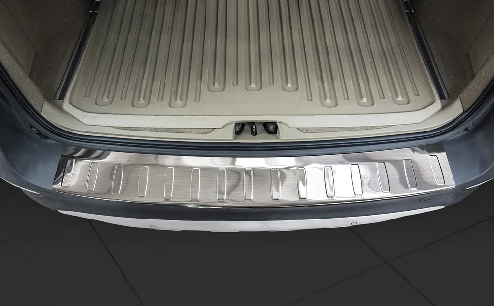 Rear bumper protector VOLVO XC70 FL2013-> (silver satine) AVISA 2/35724