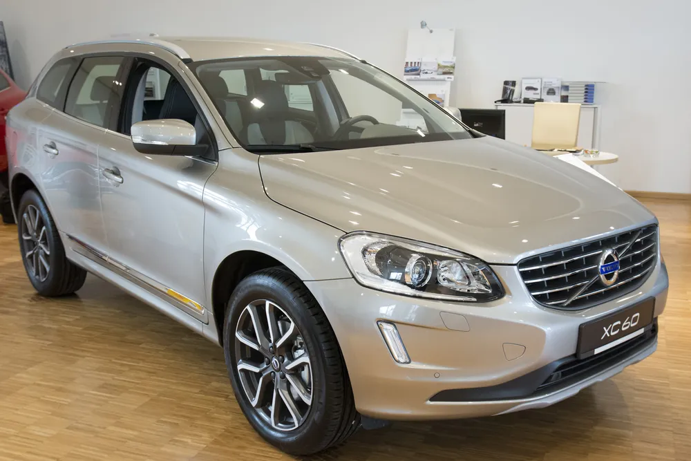 Galinio buferio apsauga VOLVO XC60 2013-2017 (sidabrinis veidrodinis) AVISA 2/38003