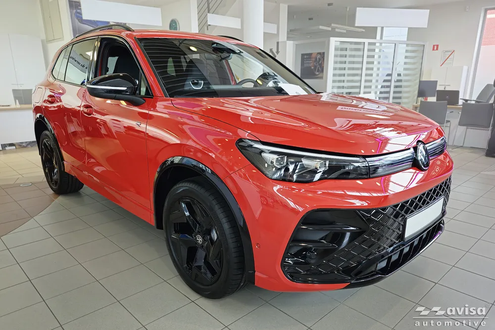 Bagažinės dangčio apsauginė juosta VOLKSWAGEN TIGUAN III 2024-> (juodas veidrodinis) AVISA 2/51105